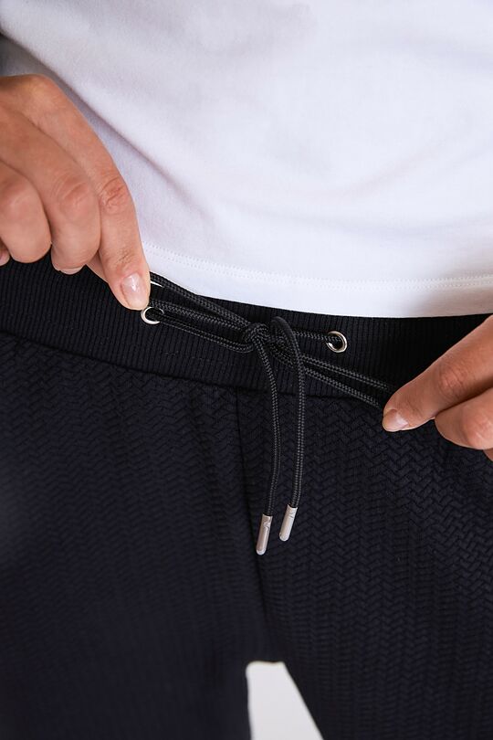 Textured fabric tapered sweatpants 5 | BLACK | Audimas